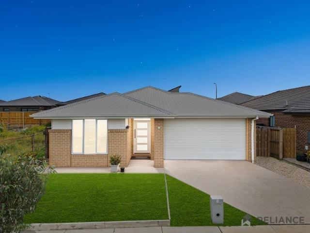 High growth family living with waterfront & city views