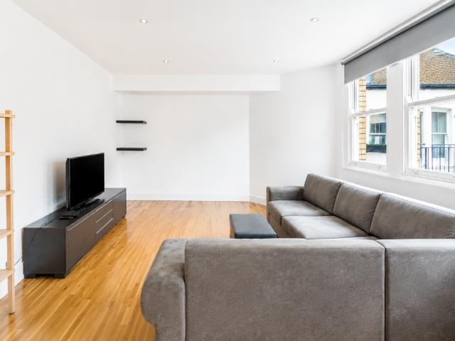 High Holborn, London, WC1V 3 bed flat to rent £6,067 pcm £1,400 pw