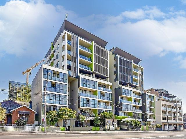 High Level Modern Oversized living with Ultimate Convenience in the heart of Kogarah