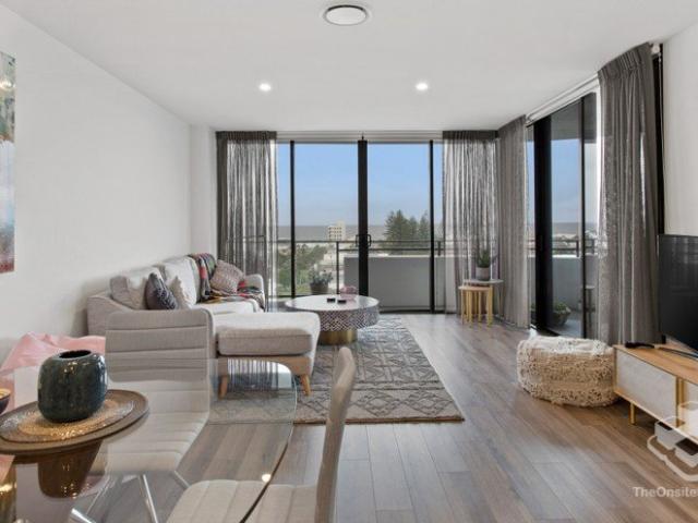 High Level Apartment with Spectacular Ocean Views!