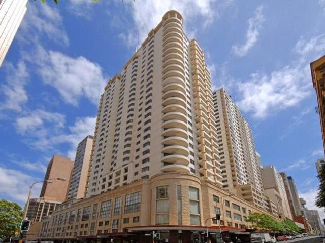 High Level, Beautiful, Bright 2 bedroom Apartment in Perfect Location
