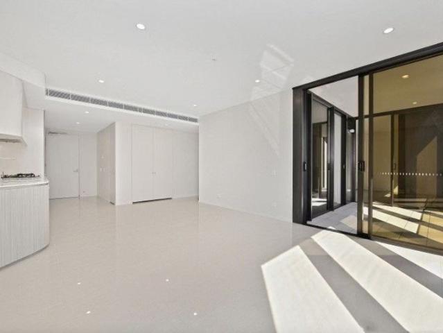 High Level CBD Apartment with Secure Car Space | Prime Sydney City Living