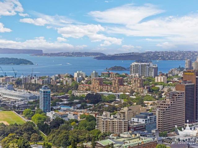 High Level East Facing luxury 3 bed 2 bath 2 car spaces apartment with beautiful harbour and Hyde Park views