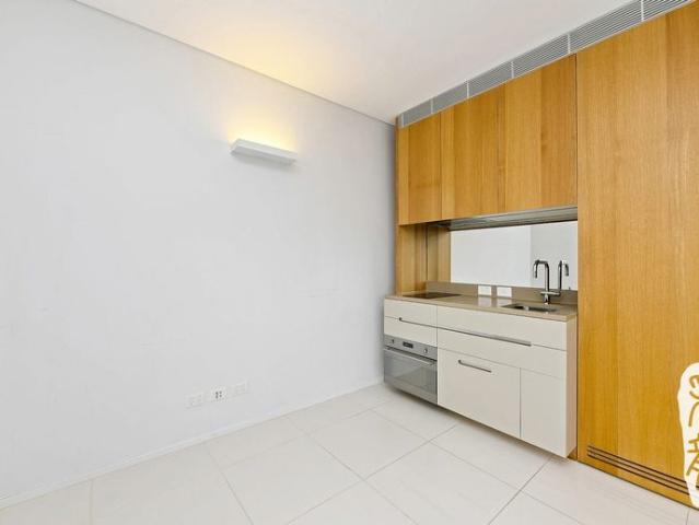 High Level Park View Central Park 1 Bed + Winter Garden Apartment For Lease ! Close to Central Station and All Amenities !