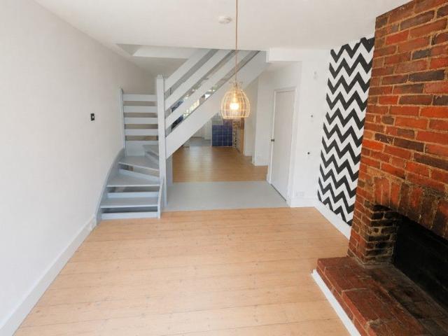High Path Road, Guildford GU1, 2 bed cottage to rent, £1,800 pcm | PrimeLocation
