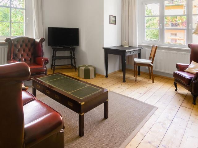 High quality apartment in a two family house with a garden in a quiet, green and central location, Dresden Amsterdam Apartments for Rent