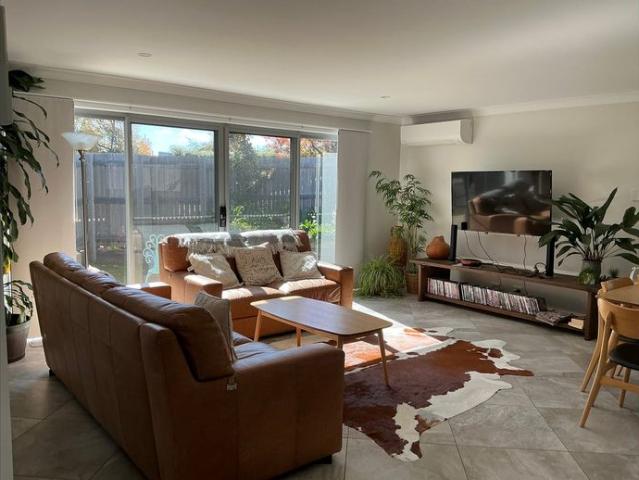 high quality, fully furnished unit
