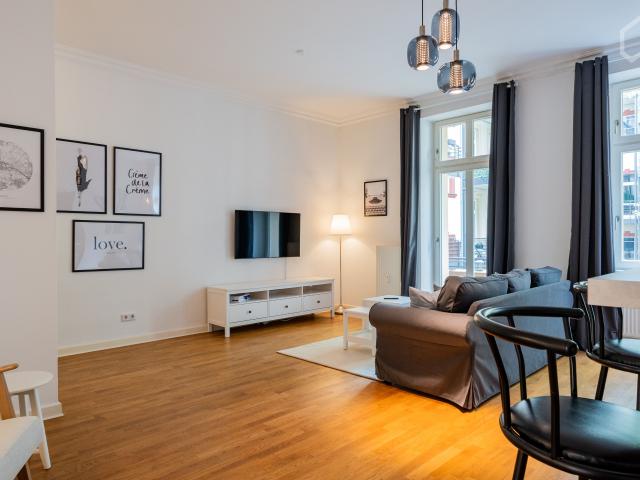 High quality furnished apartment with elevator in the quiet inner courtyard on Warschauer Str