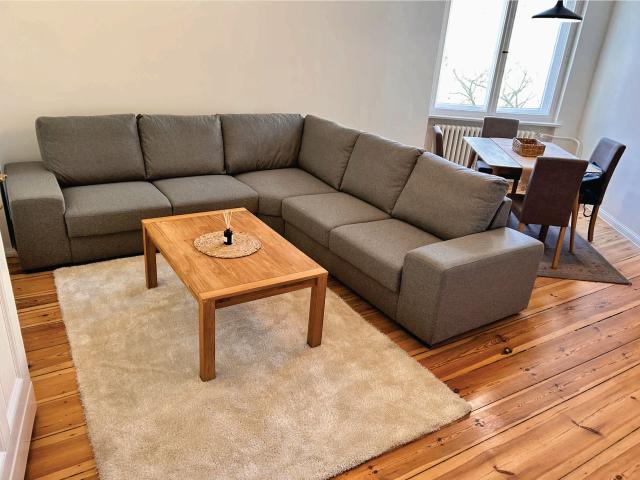 High quality furnished apartment in an old building in a prime location near Kurfürstendamm