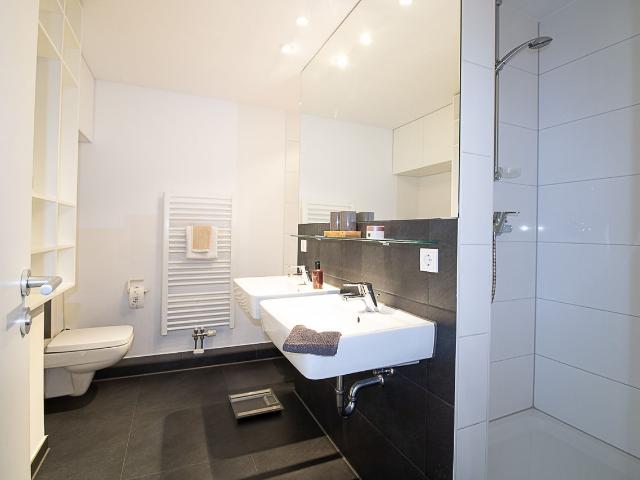 High quality furnished apartment including Wi Fi/MagentaTV, parquet flooring, balcony, and underground parking space Hurth Amsterdam Apartments for Rent