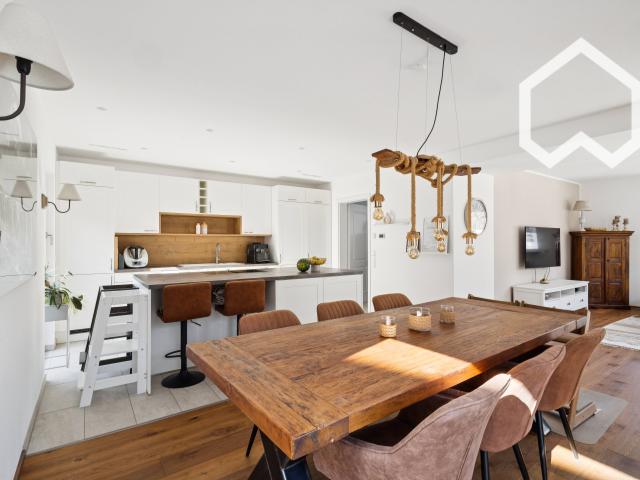High quality furnished detached house with large garden in Schönaich
