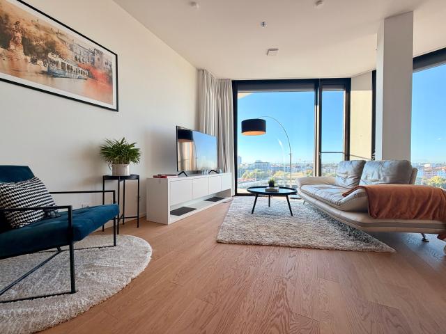 High quality furnished loft at Hirschgarten – All inclusive, 12 month lease