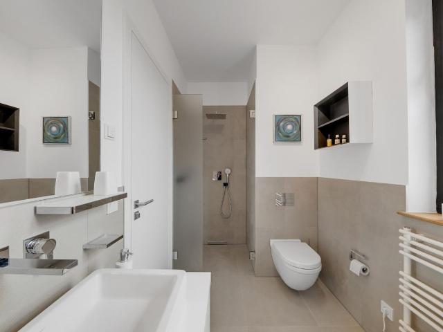 High quality furnished single family house with ceilings up to 4.20 m, terraces, and a garden, approximately 130 m², Berlin Amsterdam Apartments for Rent