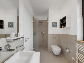 High quality furnished single family house with ceilings up to 4.20 m, terraces, and a garden, approximately 130 m², Berlin Amsterdam Apartments for Rent