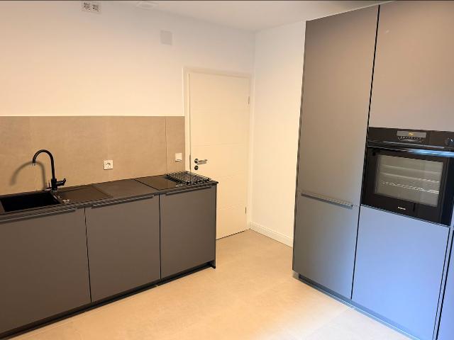 High quality furnished 150 sqm apartment in Düsseldorf Stockum, near Airport & Trade Fair, Dusseldorf Amsterdam Apartments for Rent