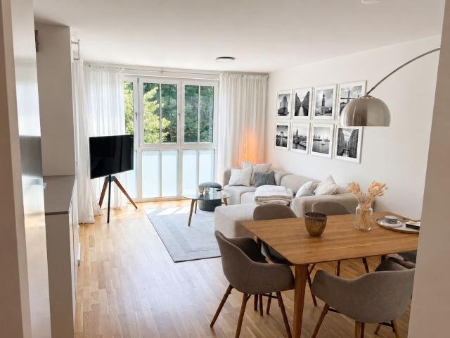 High quality furnished 2 room apartment – Loggia – Underground parking space – Elevator – Eimsbüttel