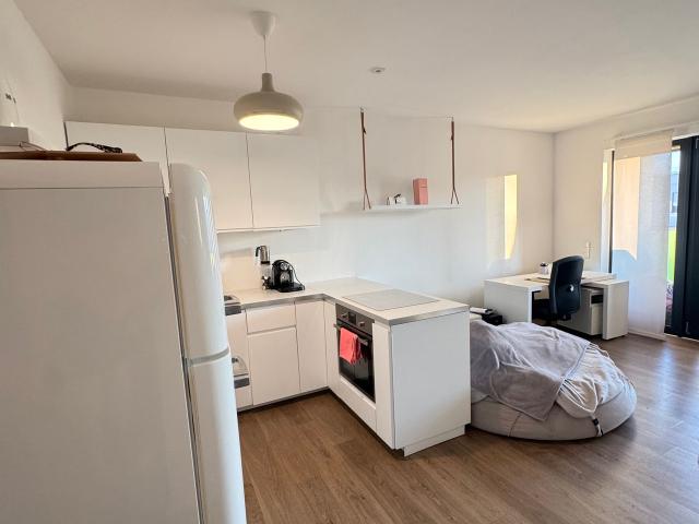 High quality furnished 2 room apartment with balcony in central Cologne city centre location, Koln Amsterdam Apartments for Rent