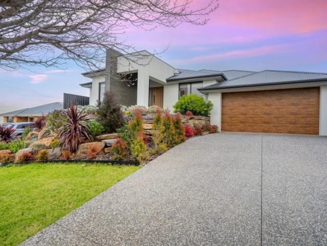 High Quality Modern Living with Architectural Flair