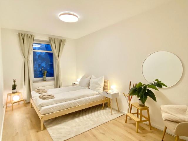 High quality & Spacious 2.5 Room Apartment w/ Balcony – In Superior Location Near City, Culture & Nature, Leipzig Amsterdam Apartments for Rent