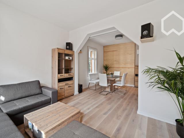 High quality renovated, fully furnished and fully equipped luxury House for up to 8 People