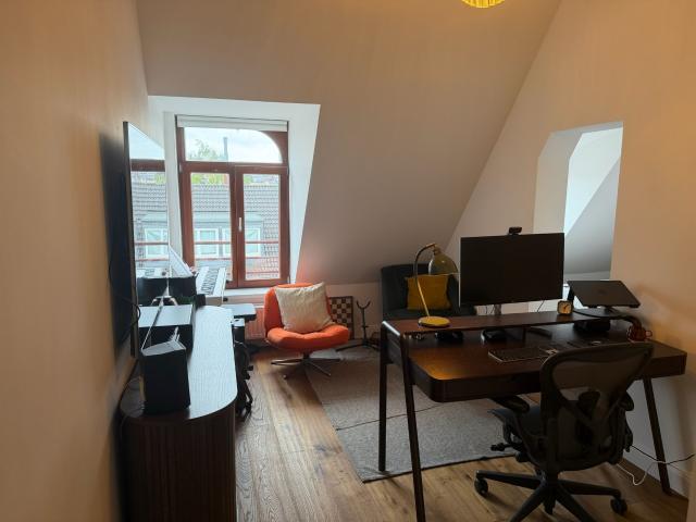 High quality renovated period attic apartment for temporary rental
