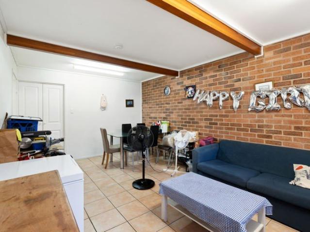 HIGH RENTAL RENTURNS 2 BEDROOM TOWNHOUSE Offers over $298,000