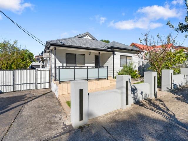 High Returning Dual Income Property with Duplex Potential STCA in a Prime Pocket