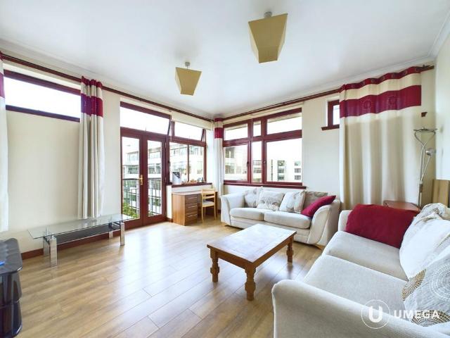High Riggs, Tollcross, Edinburgh, EH3 3 bed apartment to rent £2,500 pcm £577 pw