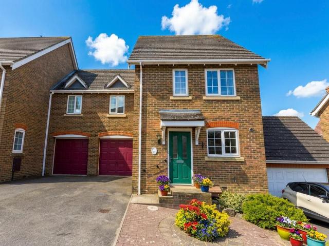 High Ridge,Singleton, Kent TN23 5HE 3 bed semi detached house to rent £1,400 pcm £323 pw