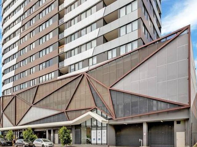 High Rise Complex Top Floor Apartment Breathtaking views