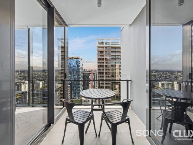 High Rise Living at Ivy & Eve 27th Floor 1 Bedroom with Stunning View