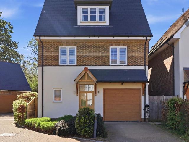 High Road, Chigwell IG7, 4 bed detached house to rent, £4,500 pcm | PrimeLocation