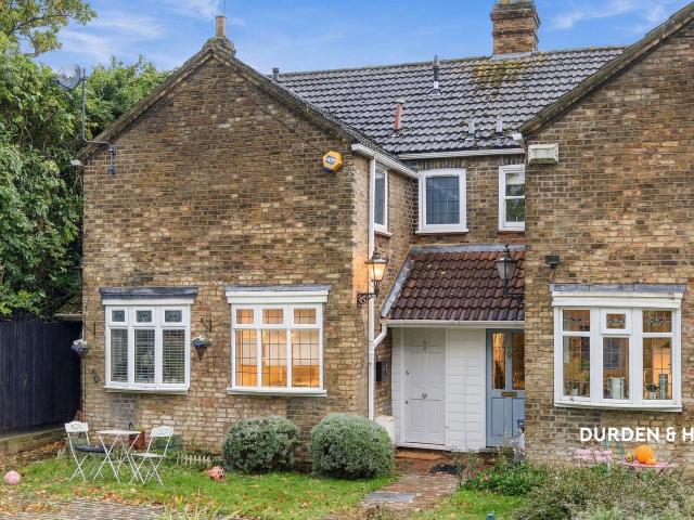 High Road, Chigwell, IG7