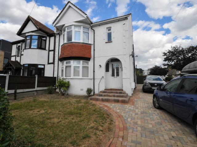 High Road, Benfleet SS7, 1 bed flat to rent, £1,200 pcm | PrimeLocation