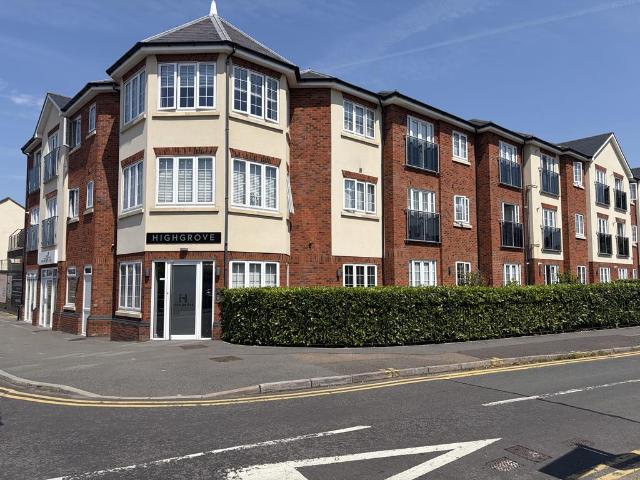 High Road, Benfleet SS7 2 bed ground floor flat to rent £1,450 pcm £335 pw