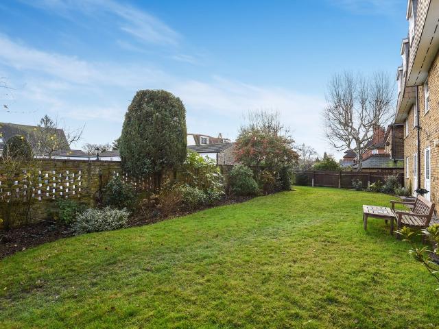 High Road, Buckhurst Hill IG9, 2 bed flat to rent, £1,750 pcm | PrimeLocation