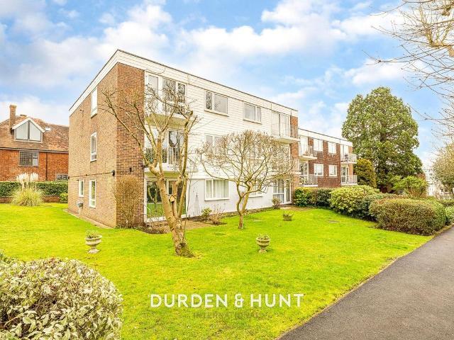 High Road, Buckhurst Hill IG9, 2 bed flat to rent, £1,900 pcm | PrimeLocation