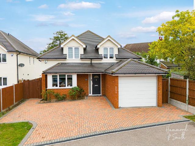 High Road, Epping CM16 4 bed detached house to rent £2,800 pcm £646 pw