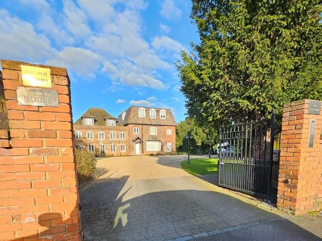 High Road, Fobbing SS17, 1 bed block of flats to rent, £1,350 pcm | PrimeLocation