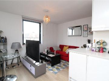 High Road, Finchley N12, Studio to rent, £1,500 pcm | PrimeLocation