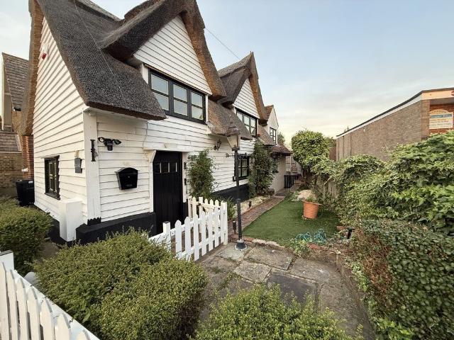 High Road, Horndon On The Hill. SS17, 2 bed cottage to rent, £1,600 pcm | PrimeLocation