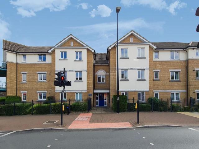 High Road, Harrow, HA3 2 bed flat to rent £1,875 pcm £433 pw