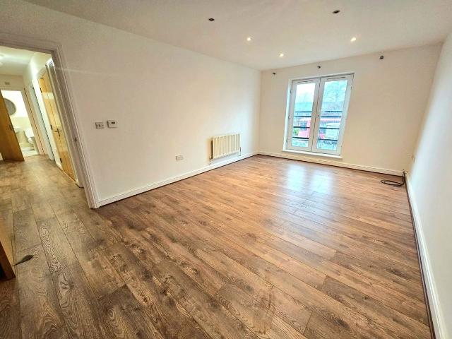 High Road, Harrow HA3, 2 bed flat to rent, £2,200 pcm | PrimeLocation