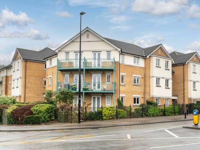 High Road, Harrow Weald HA3, 2 bed flat to rent, £1,850 pcm | PrimeLocation