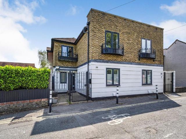 High Road, Ickenham, Uxbridge UB10, 3 bed semi detached house to rent, £2,300 pcm | PrimeLocation