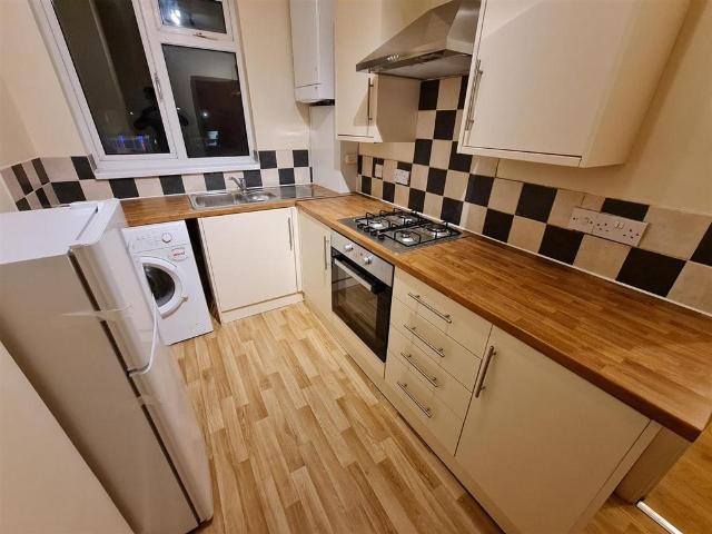 High Road, Ilford, IG3 1 bed flat to rent £1,500 pcm £346 pw