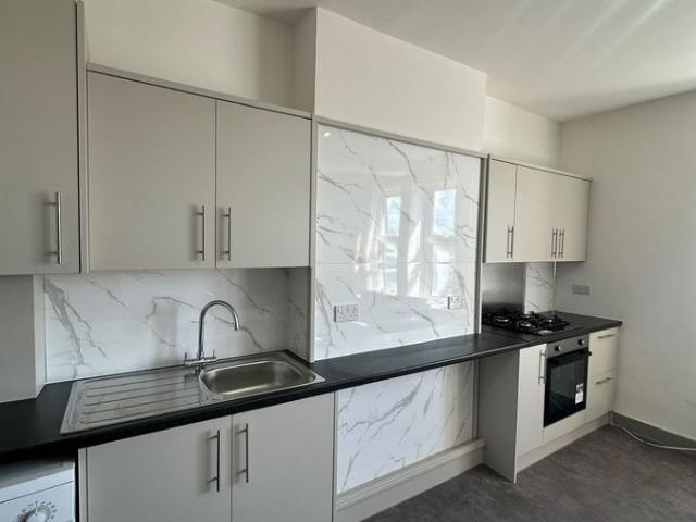 High Road, Ilford IG3, 2 bed flat to rent, £1,700 pcm | PrimeLocation