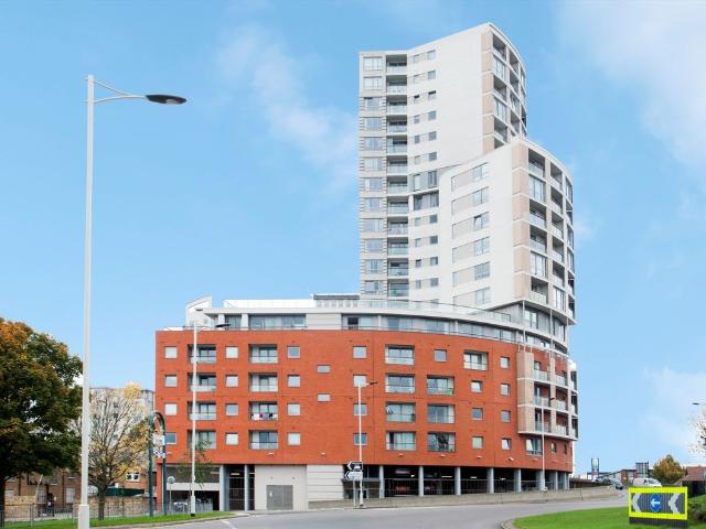 High Road, Ilford IG1, 2 bed flat to rent, £1,800 pcm | PrimeLocation
