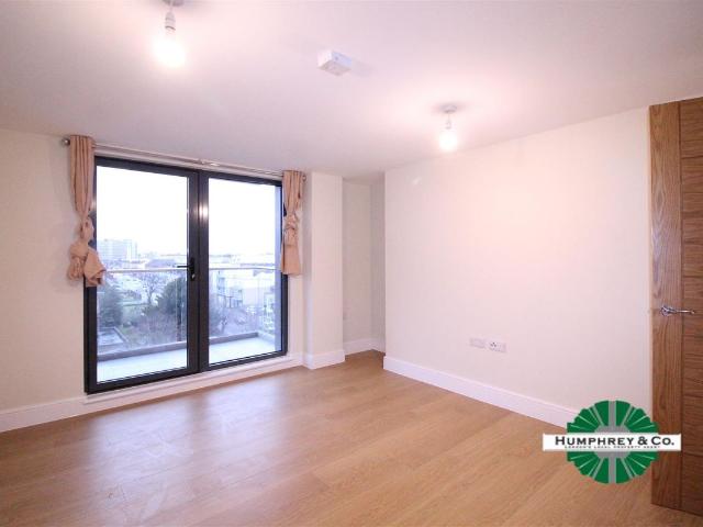 High Road, Ilford IG1, 2 bed flat to rent, £1,850 pcm | PrimeLocation