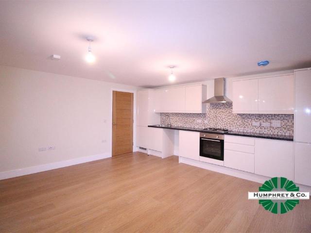 High Road, Ilford IG1, 3 bed flat to rent, £2,150 pcm | PrimeLocation